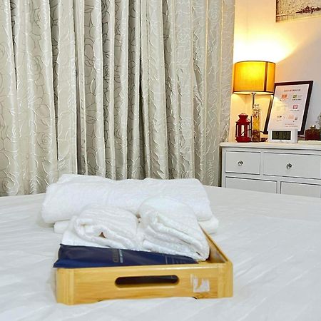 Sakura Apartment Manila Bagian luar foto
