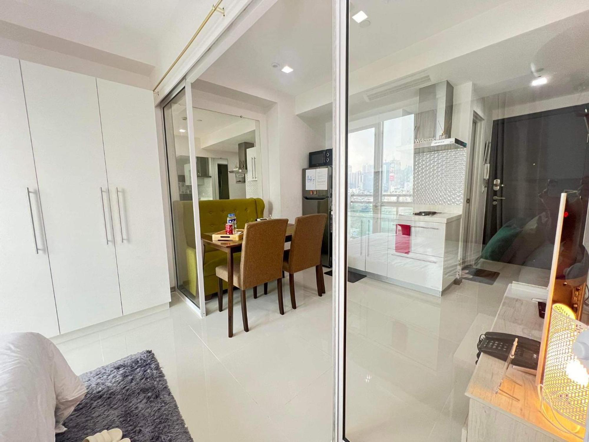 Sakura Apartment Manila Bagian luar foto