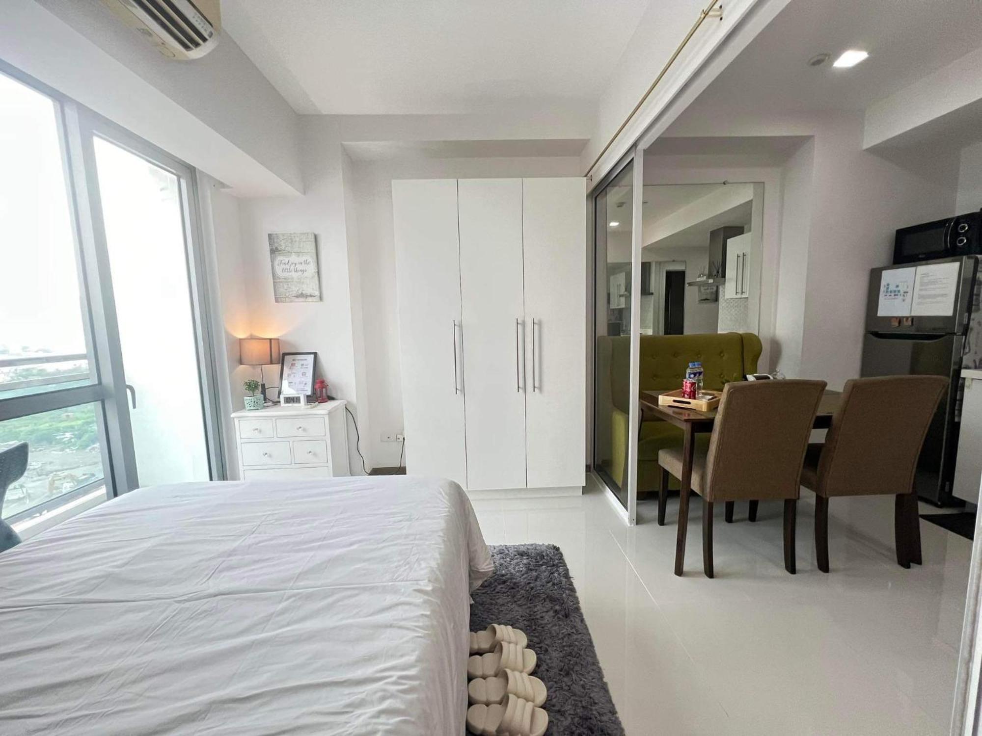Sakura Apartment Manila Bagian luar foto